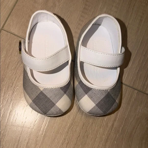Burberry Plaid baby Shoes - Picture 5 of 12